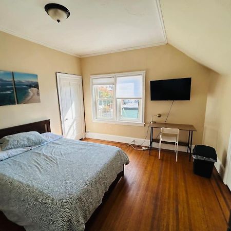 Sunny Spacious Room In Federal Hill, Downtown With Shared Bathroom And Kitchen Providence Eksteriør billede