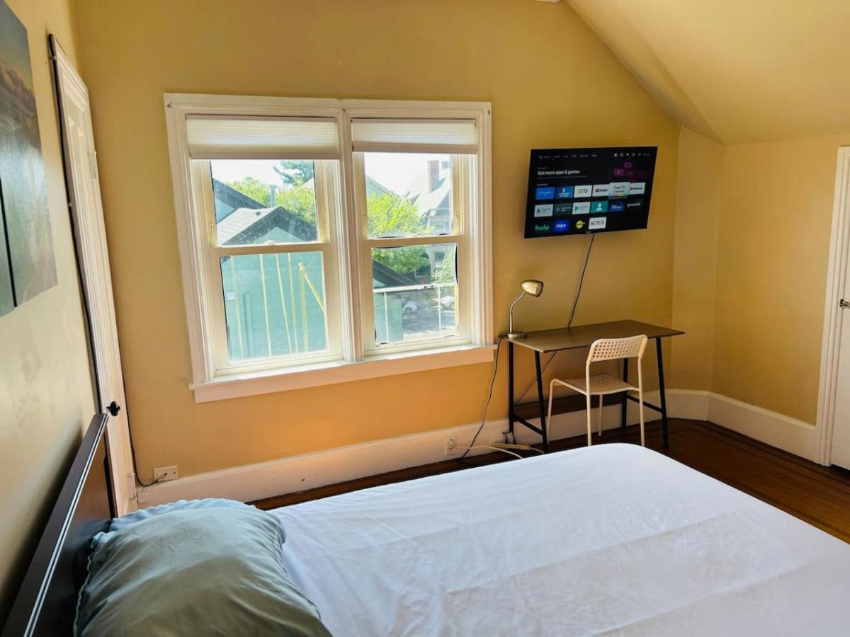 Sunny Spacious Room In Federal Hill, Downtown With Shared Bathroom And Kitchen Providence Eksteriør billede