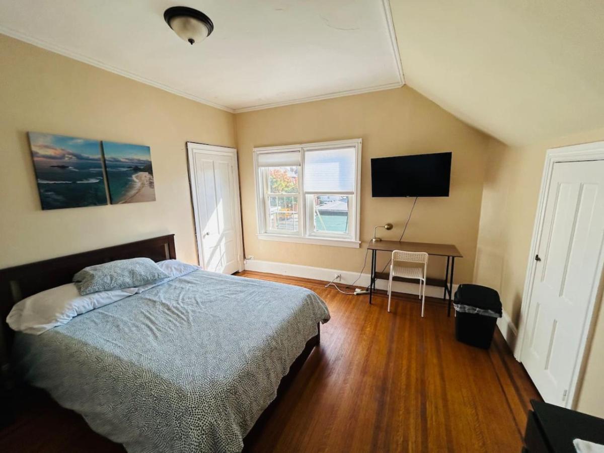 Sunny Spacious Room In Federal Hill, Downtown With Shared Bathroom And Kitchen Providence Eksteriør billede